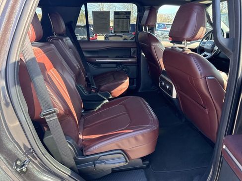 Used 2024 Ford Expedition Limited image 13