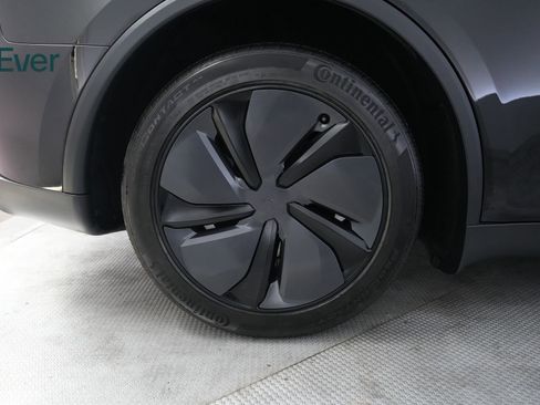 Used 2026 Tesla Model Y Long Range RWD image 22