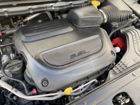 Used 2023 Chrysler Pacifica Touring-L image 13