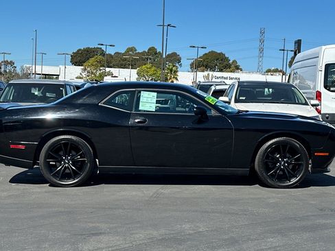 Used 2018 Dodge Challenger SXT w/ Blacktop Package image 4