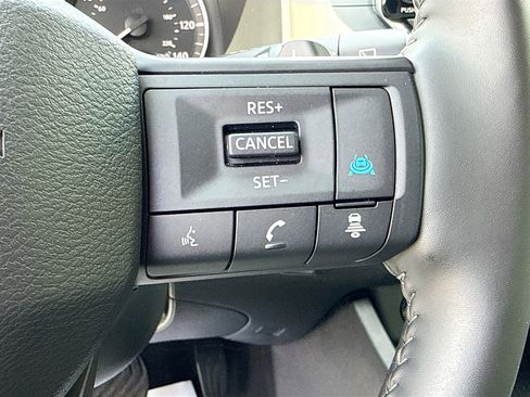 Used 2025 Nissan Rogue SV w/ SV Premium Package FWD image 39