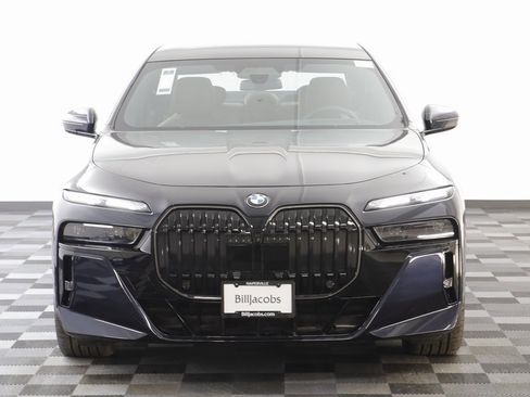 Certified 2025 BMW 760i xDrive w/ Executive Package image 25