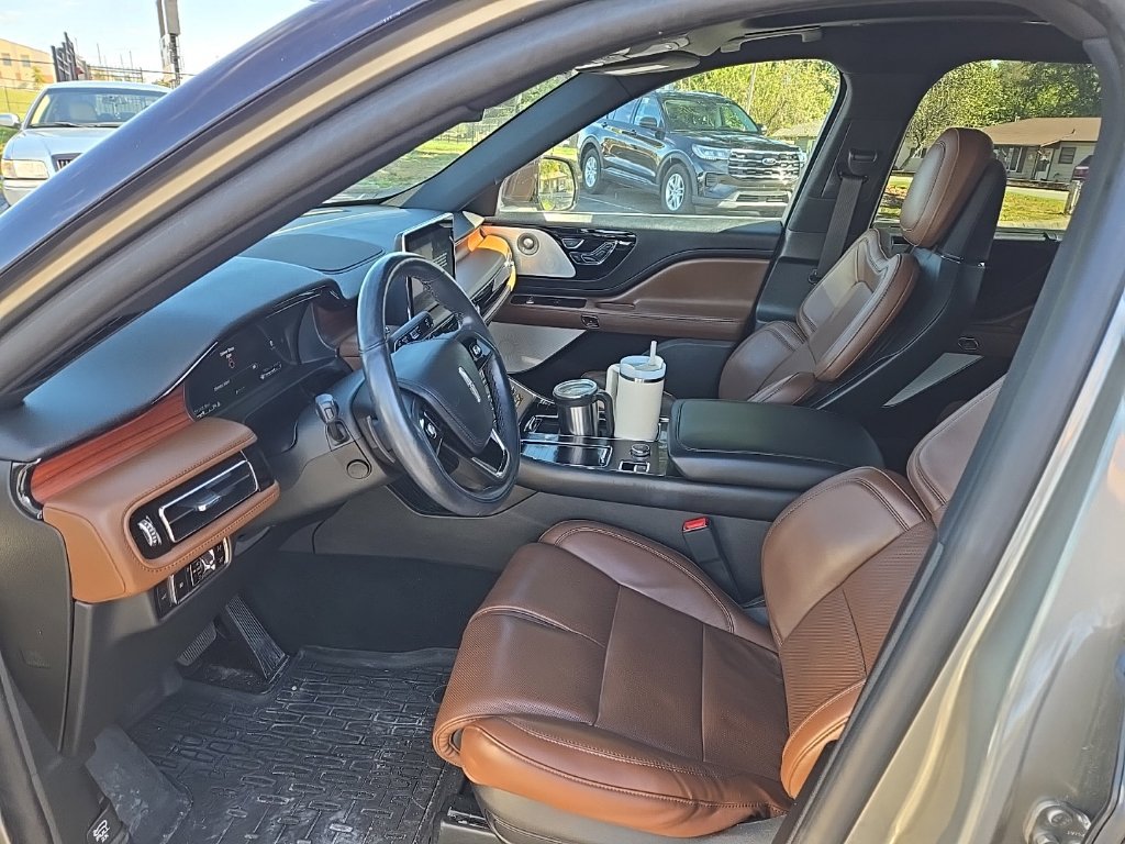 Used 2023 Lincoln Aviator Reserve w/ Equipment Group 201A AWD/4WD image 7