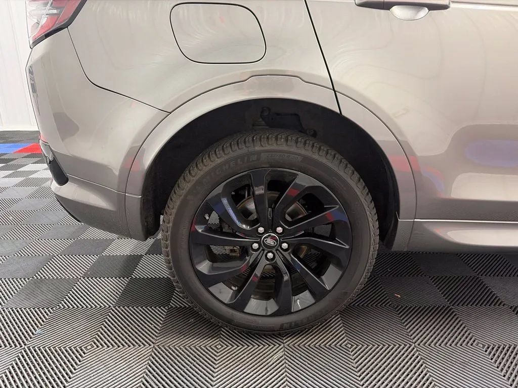 Used 2020 Land Rover Discovery Sport SE R-Dynamic AWD/4WD image 25