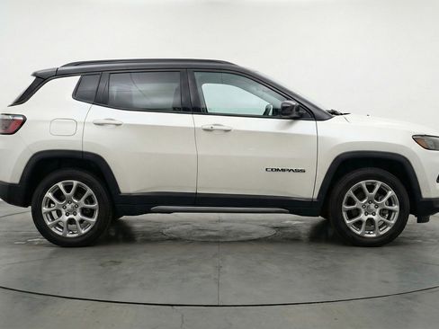 Used 2025 Jeep Compass Limited AWD/4WD image 11