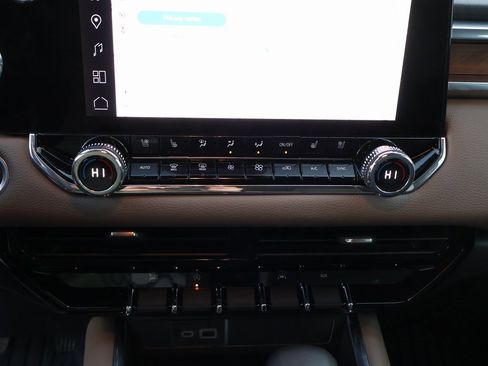 Used 2023 GMC Canyon Denali image 35