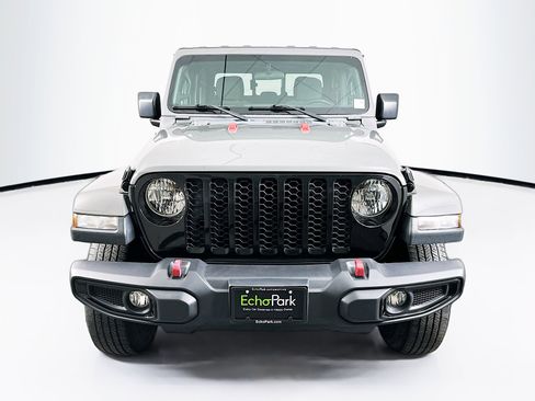 Used 2022 Jeep Gladiator Sport image 2