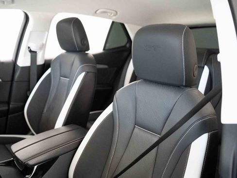 Used 2024 Buick Envision Sport Touring image 20