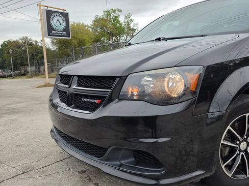 Used 2015 Dodge Grand Caravan SE w/ Quick Order Package 29E SE image 4