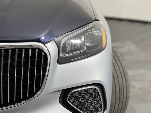 Used 2024 Mercedes-Benz Maybach GLS 600 4MATIC image 8