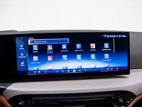 Certified 2025 BMW 330i xDrive Sedan AWD/4WD image 23