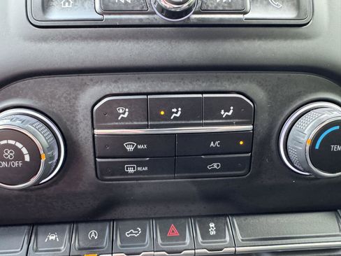 Certified 2022 Chevrolet Silverado 1500 Custom AWD/4WD image 24