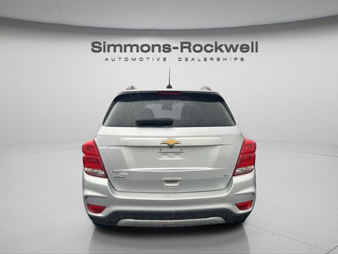 Used 2020 Chevrolet Trax LT w/ LT Convenience Package image 5