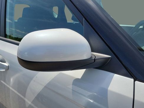 Used 2025 Kia Soul LX FWD image 35