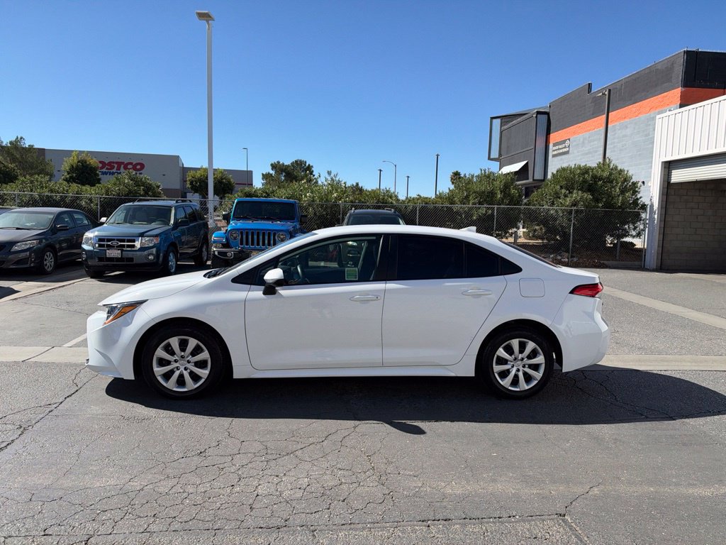 Certified 2025 Toyota Corolla LE FWD image 2
