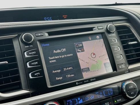 Used 2019 Toyota Highlander XLE AWD/4WD image 15