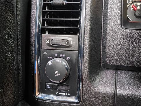 Used 2016 RAM 1500 Laramie w/ Convenience Group image 39