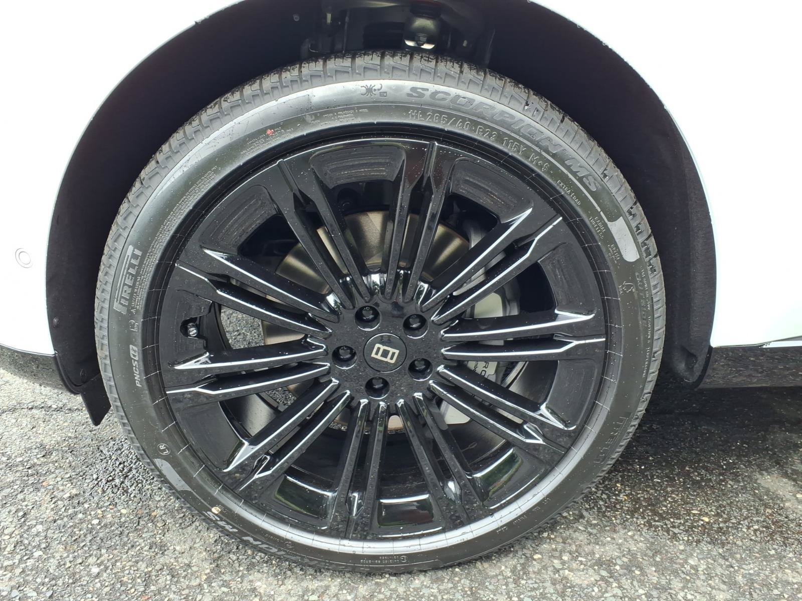 New 2027 Land Rover Range Rover Long Wheelbase SE AWD/4WD image 9