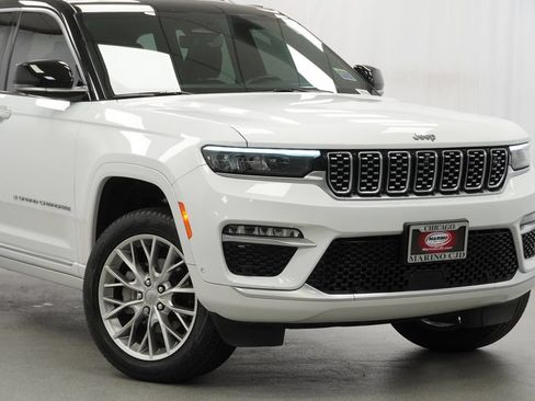Certified 2022 Jeep Grand Cherokee Summit w/ Adv Protech Group IV AWD/4WD image 3
