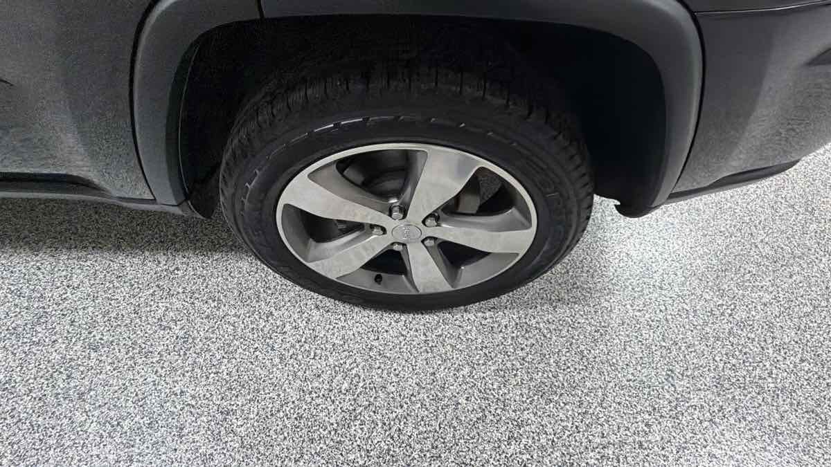 Used 2016 Jeep Grand Cherokee Limited w/ Trailer Tow Group IV AWD/4WD image 37