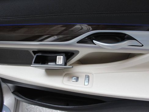 Used 2022 BMW 740i xDrive AWD/4WD image 22