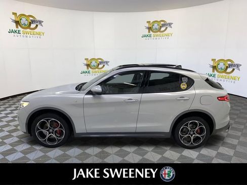 Used 2023 Alfa Romeo Stelvio Ti AWD/4WD image 6