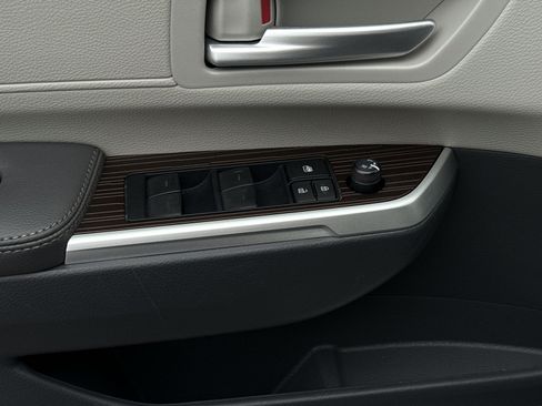 Used 2023 Toyota Sienna XLE FWD image 15