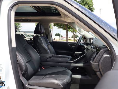 Used 2025 INFINITI QX80 Sensory AWD/4WD image 36