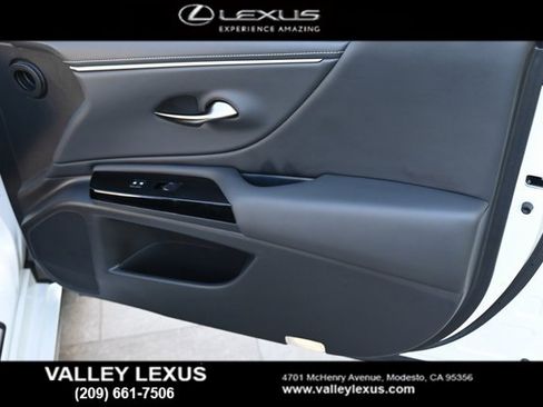Used 2025 Lexus ES 350 w/ Premium Package image 18