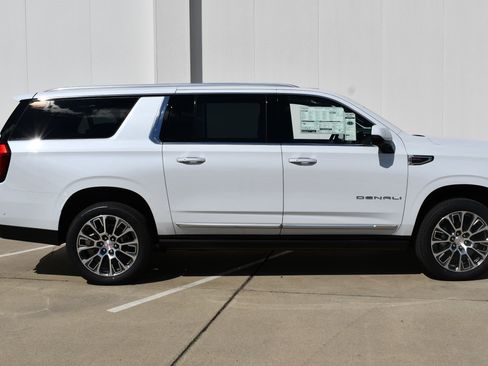 New 2026 GMC Yukon XL Denali AWD/4WD image 5
