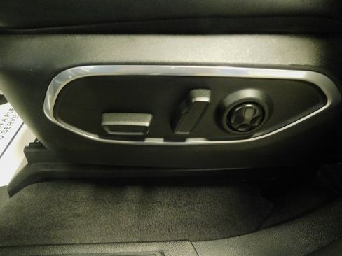 Used 2024 Jeep Wagoneer L Series II w/ Flexible Seating Group image 21