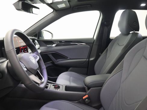 New 2026 Volkswagen Tiguan SE R-Line image 13