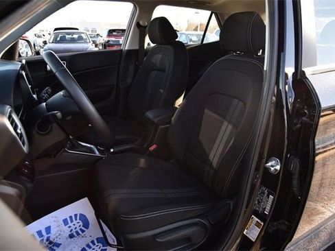 Used 2024 Hyundai Venue SEL image 20