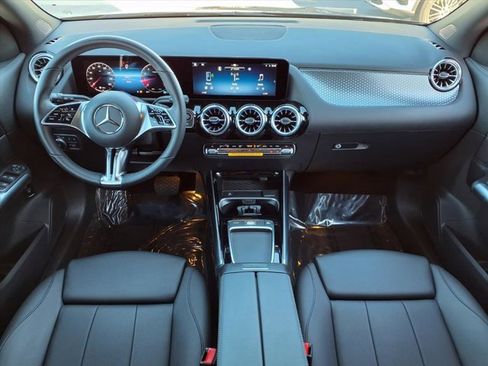 Used 2025 Mercedes-Benz GLA 250 4MATIC image 4