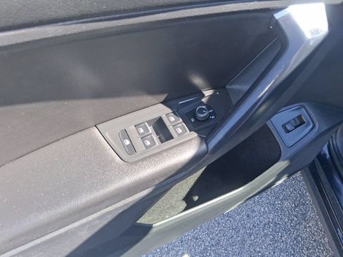 Used 2021 Volkswagen Tiguan SEL AWD/4WD image 12