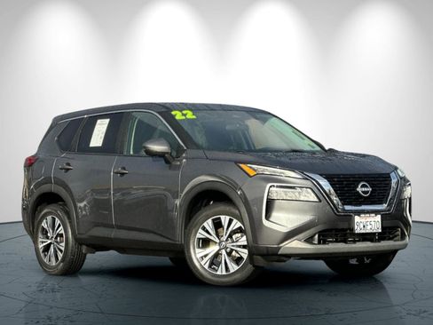 Used 2022 Nissan Rogue SV image 2