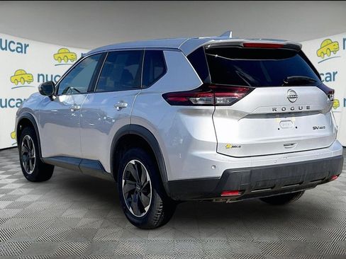 Used 2024 Nissan Rogue SV image 4