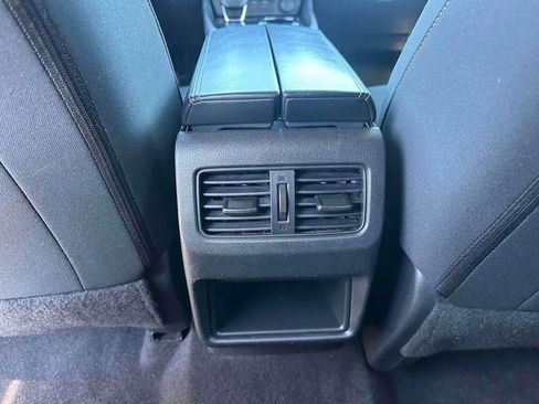 Used 2024 Nissan Rogue S image 11