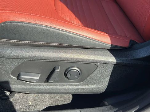 Used 2025 Kia Sportage SX image 18