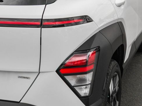 Certified 2025 Hyundai Kona SEL image 12