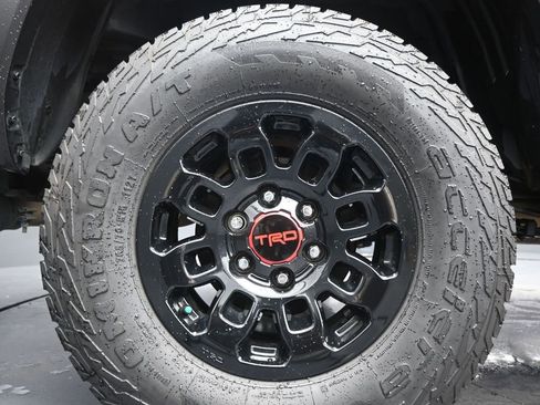 Used 2022 Toyota Tacoma TRD Off-Road image 9