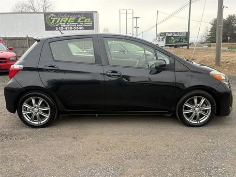 Used 2012 Toyota Yaris SE image 5