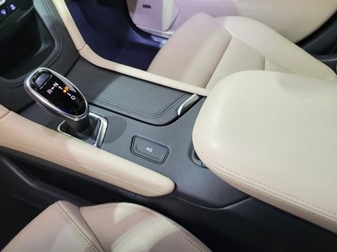 Used 2018 Cadillac XT5 FWD image 44