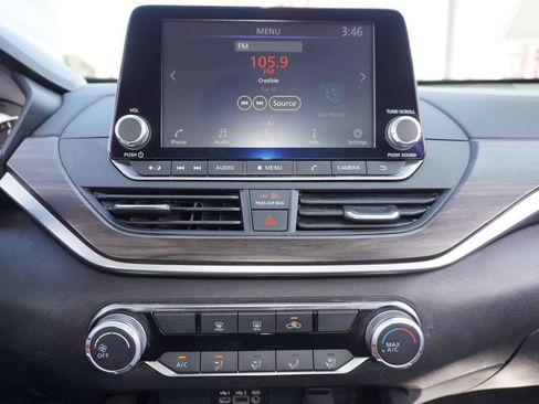 Used 2024 Nissan Altima 2.5 SV FWD image 17