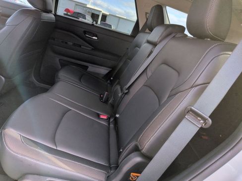 Certified 2025 Nissan Pathfinder SL AWD/4WD image 30
