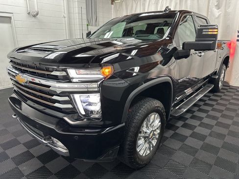 Used 2023 Chevrolet Silverado 2500 High Country w/ Z71 Off-Road Package image 2