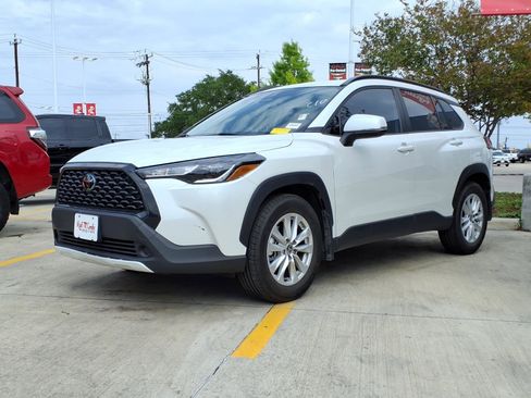 Used 2023 Toyota Corolla Cross LE image 1