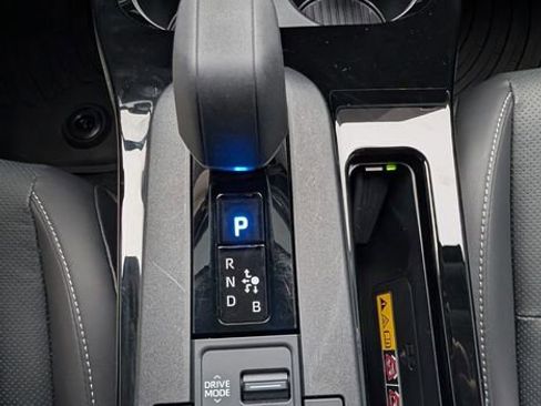 Used 2024 Toyota Prius Limited image 17