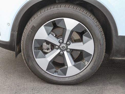 Used 2025 Volvo XC40 B5 Plus AWD/4WD image 12