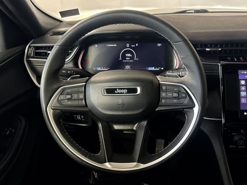 Used 2023 Jeep Grand Cherokee Altitude AWD/4WD image 16